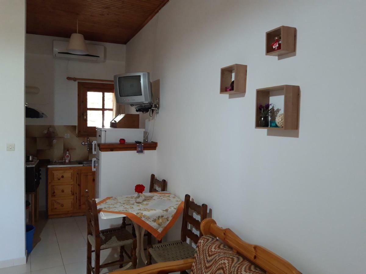 Koutadelias Rooms Kalamos  Exterior photo